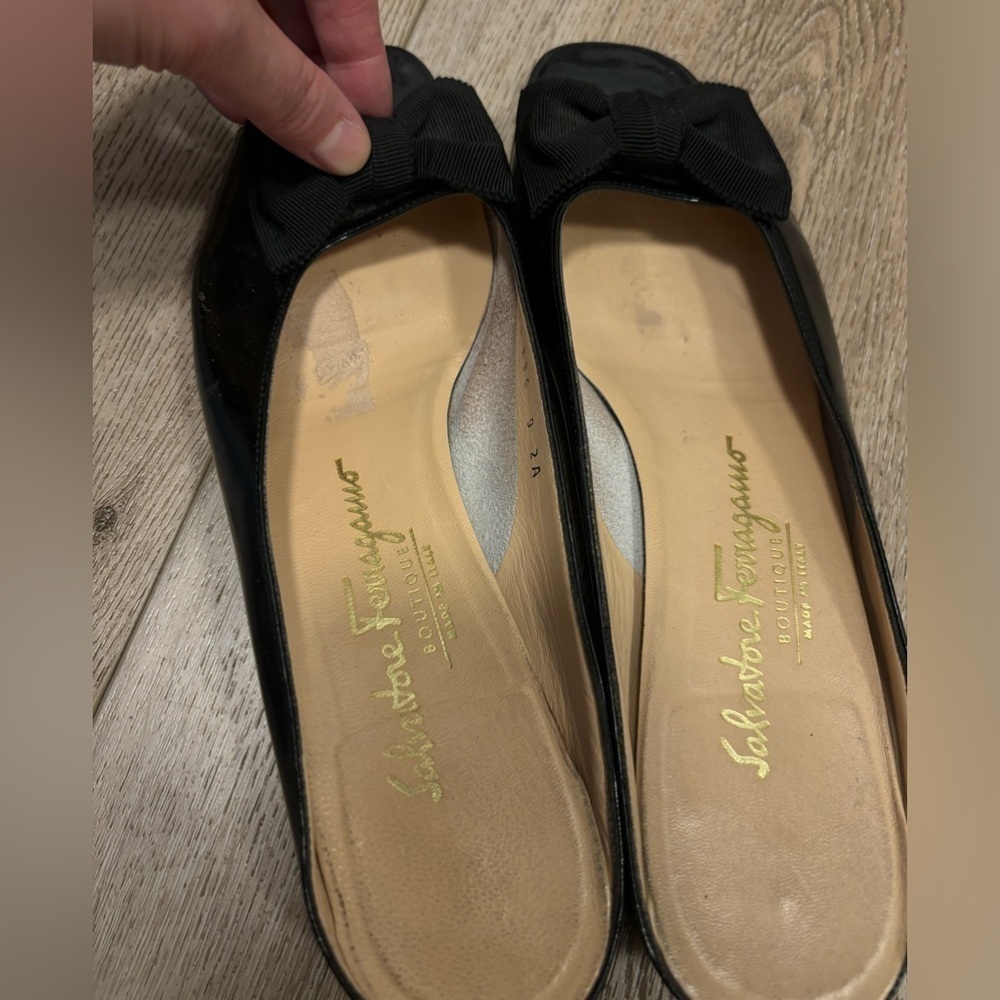 Salvatore Ferragamo Patent Leather Bow Accents  Block Heels Slides - Picture 2 of 15